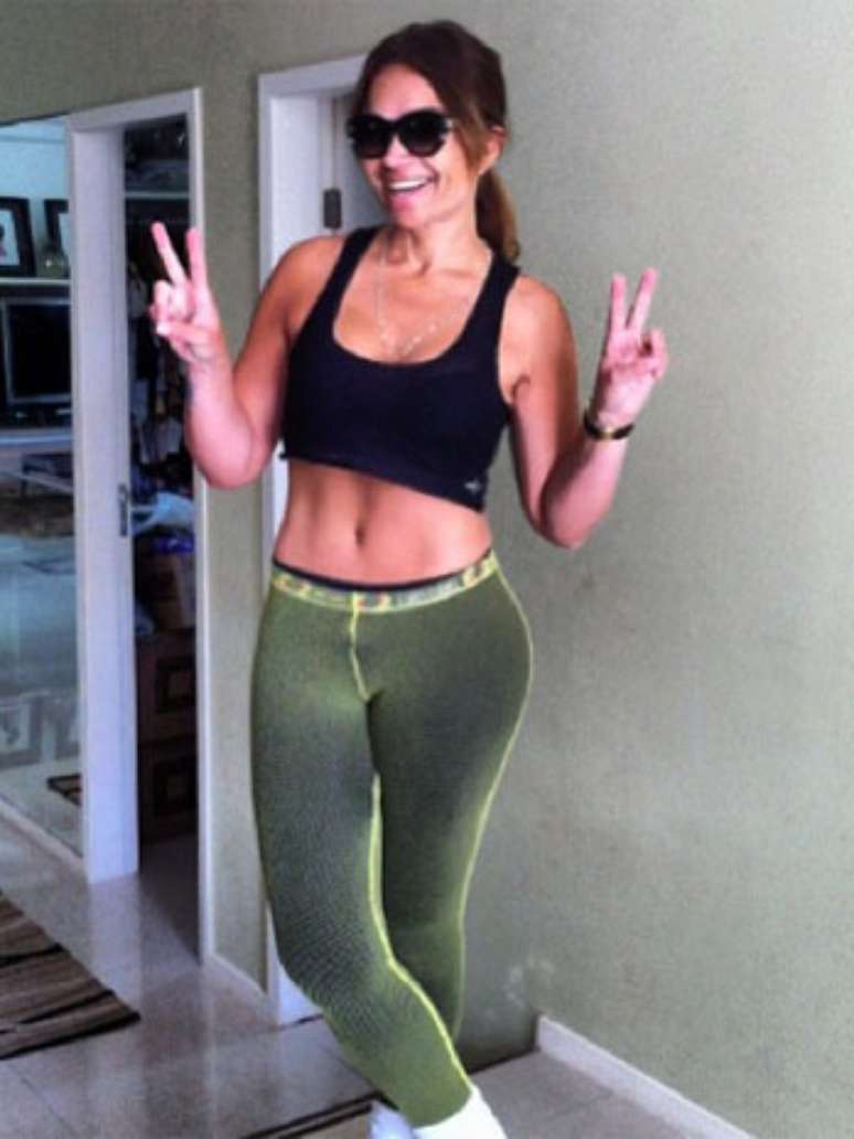 Solange postou foto para mostrar sua boa forma física cinco anos após a cirurgia de redução de estômago