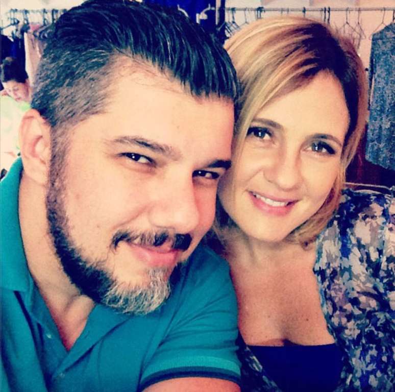 A atriz passou a tesoura nos longos fios loiros que eram uma das marcas registradas de Carminha