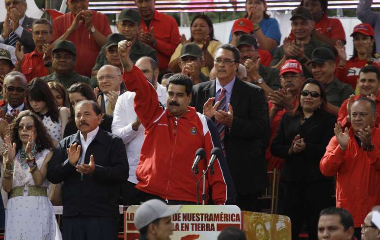 Maduro discursa para multidão no último dia 10; vice diz que Chávez está se recuperando