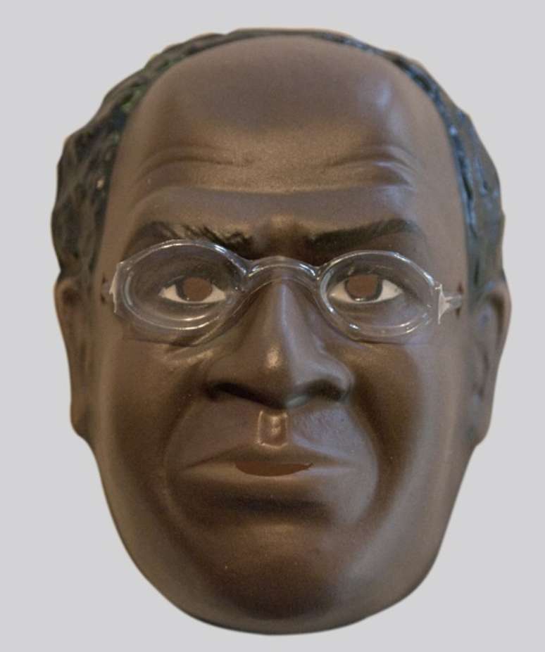 Segundo a fabricante das máscaras, o rosto do presidente do STF é o mais procurado