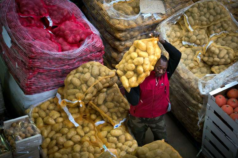 Um dos problemas é a preferência dos consumidores por alimentos com um formato ou cor específicos