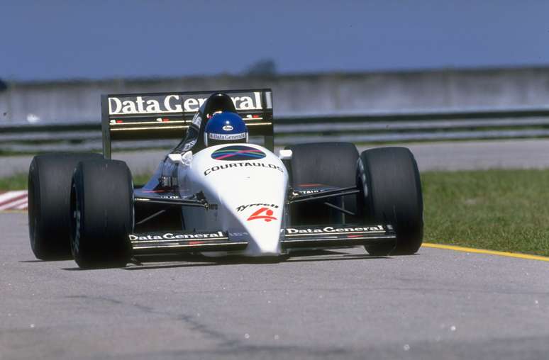 <p>Streiff guia para a Tyrrell no GP do Brasil de 1987, em Jacarepaguá</p>