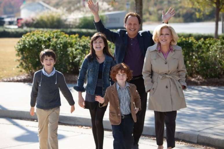 Esta semana, estreia 'Uma Família em Apuros'. Na foto, Billy Crystal ao lado de Bette Midler e seus "netos"&nbsp;