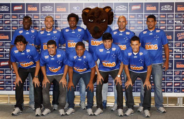 Praticamente um time inteiro de reforços foi apresentado pelo Cruzeiro nesta sexta no Mineirão