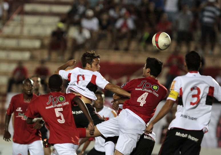 O vexame do dia foi o Flamengo, que não passou de um empate por 2 a 2 com o América-SP em São José do Rio Preto e acabou no segundo lugar do Grupo E, já eliminado