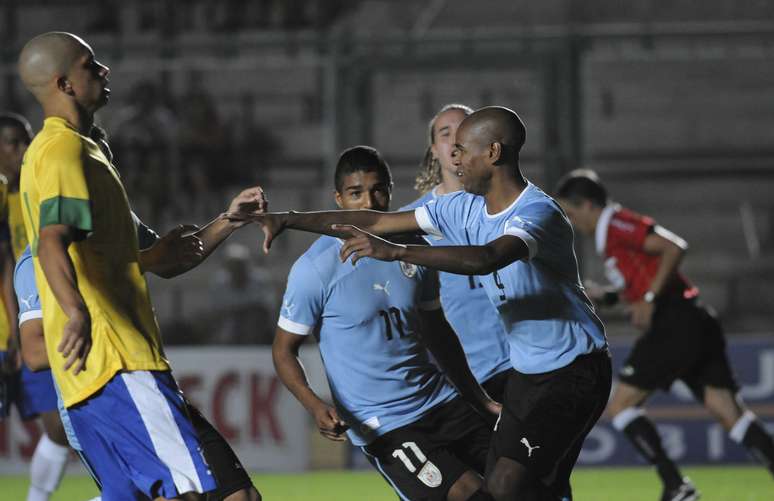 Rolán cobrou pênalti com força e contribuiu para vitória do Uruguai