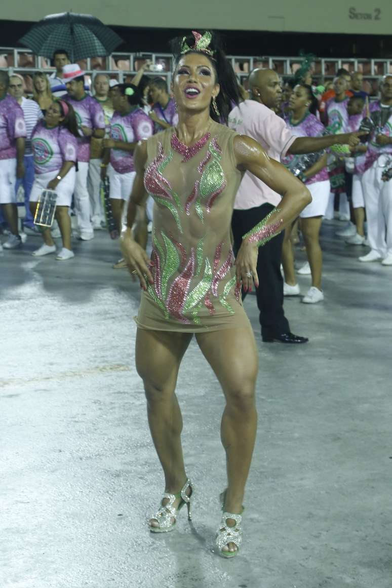 Gracyanne Barbosa é mulher do cantor Belo