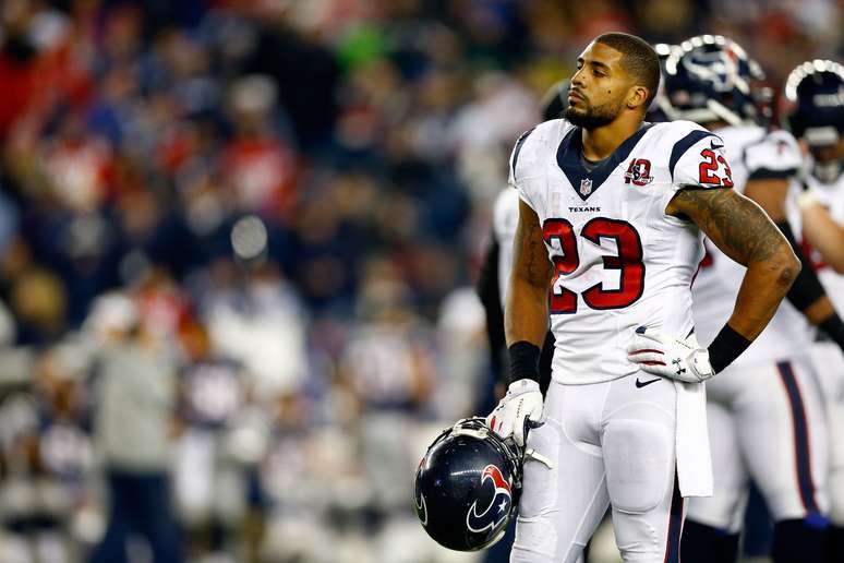 Aaron Foster lamenta a derrota dos Texans, que em momento algum amea&ccedil;aram o favoritismo dos Patriots