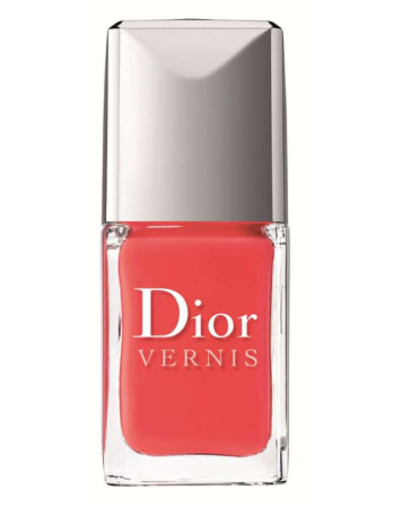 O esmalte alaranjado da Morena (Nanda Costa), de Salve Jorge, é o Dior Vernis Riviera. Preço: R$ 74. Informações: 0800-170506