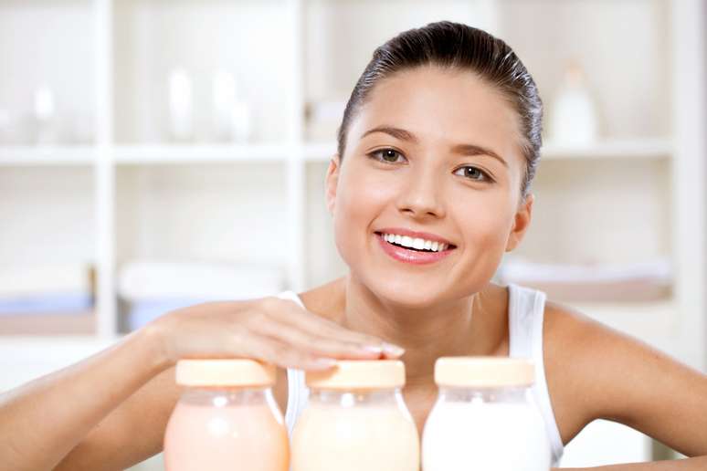 Durante a descoloração dos braços, pernas e barriga, uma dica para não errar é utilizar somente produtos testados dermatologicamente
