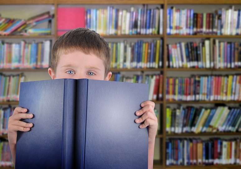 A leitura auxilia no desenvolvimento de diversas habilidades, como a criatividade, a reflexão, a fala e a escrita