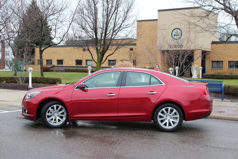 A General Motors (GM) deve começar a vender no Brasil até o final do 1º semestre a versão 2013 do Malibu - sedã de luxo que substituiu o Omega no portfólio da montadora no Brasil