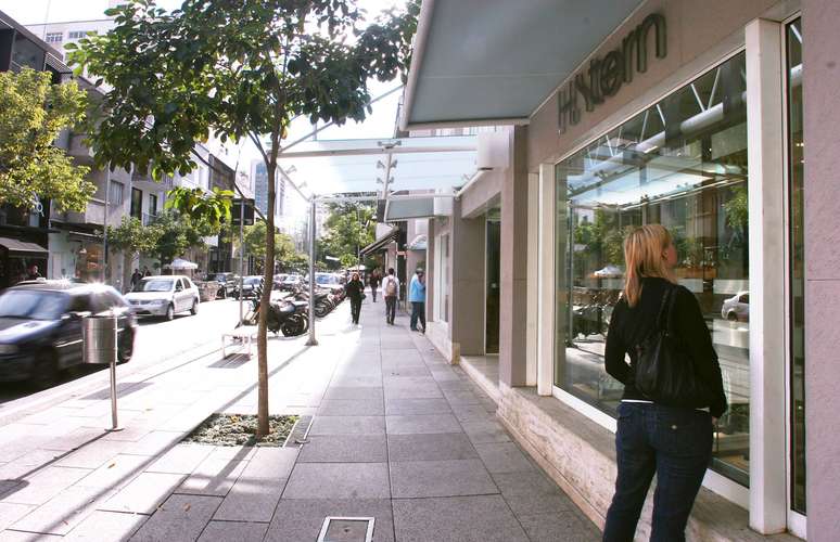 A rua Oscar Freire, em São Paulo, é considerada uma das mais luxuosas do mundo, e têm várias opções para compras, gastronomia ou um simples passeio