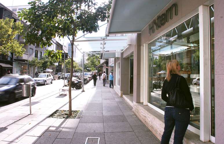 A rua Oscar Freire, em São Paulo, é considerada uma das mais luxuosas do mundo, e tem várias opções para compras, gastronomia ou um simples passeio