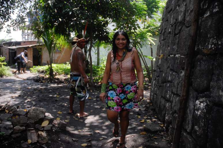 <p>O grupo de índios que vive no local querem permanecer morando na Aldeia Maracanã durante as obras</p>