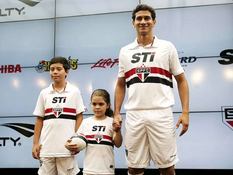 Novo uniforme do São Paulo havia vazado na internet antes do lançamento oficial