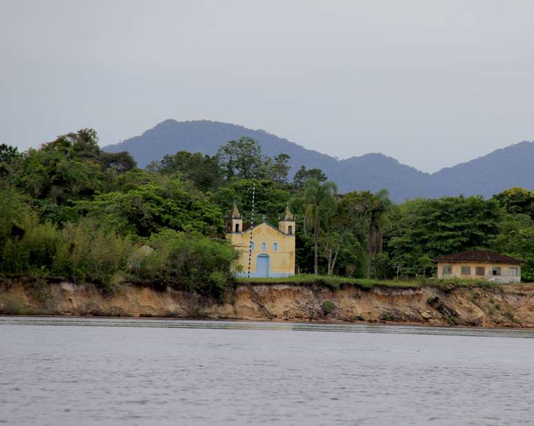Vila pertencente ao município de Guaraqueçaba está ameaçada pela erosão
