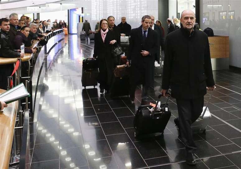 Reunião de inspetores da agência nuclear da ONU com autoridades iranianas terminou sem acordo. Representantes retornaram à Viena nesta sexta-feira. 18/01/0213