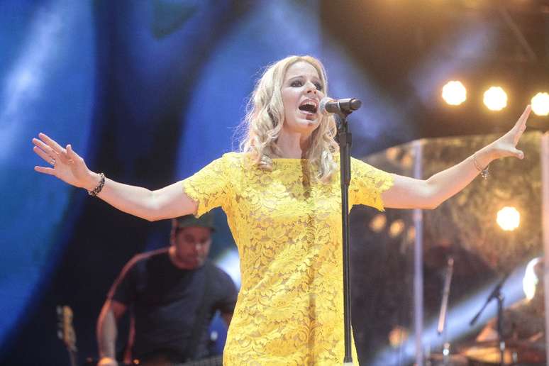 Paula Toller durante show da banda carioca, realizado na noite desta quinta-feira (18)