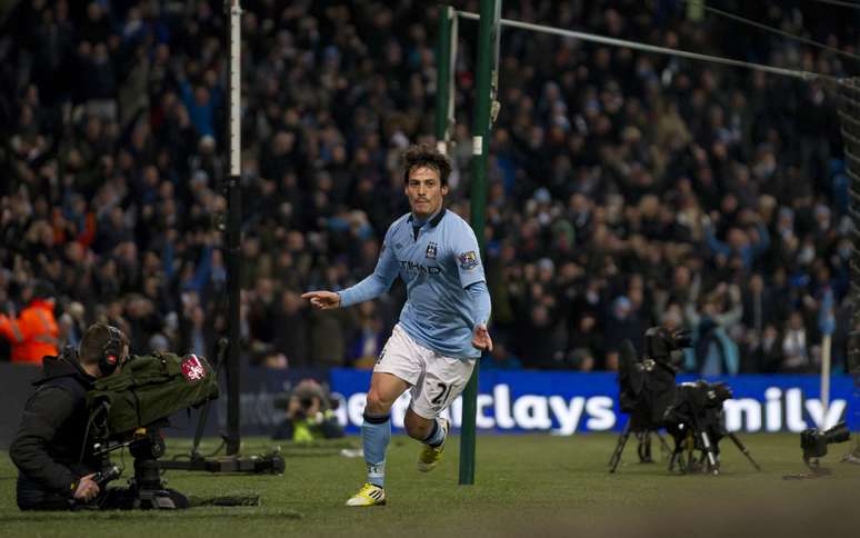 Meia espanhol David Silva fez dois gols diante do Fulham