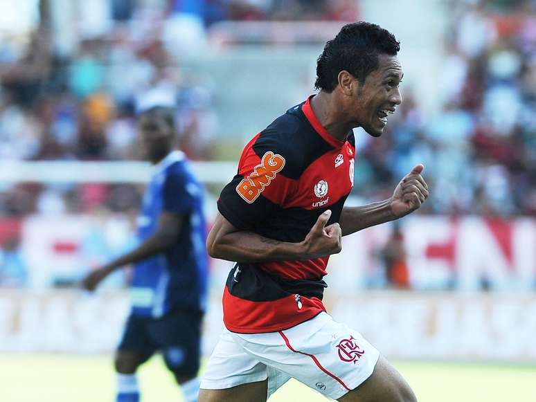 Hernane diz que pretende permanecer no Flamengo e espera que conversas evoluam