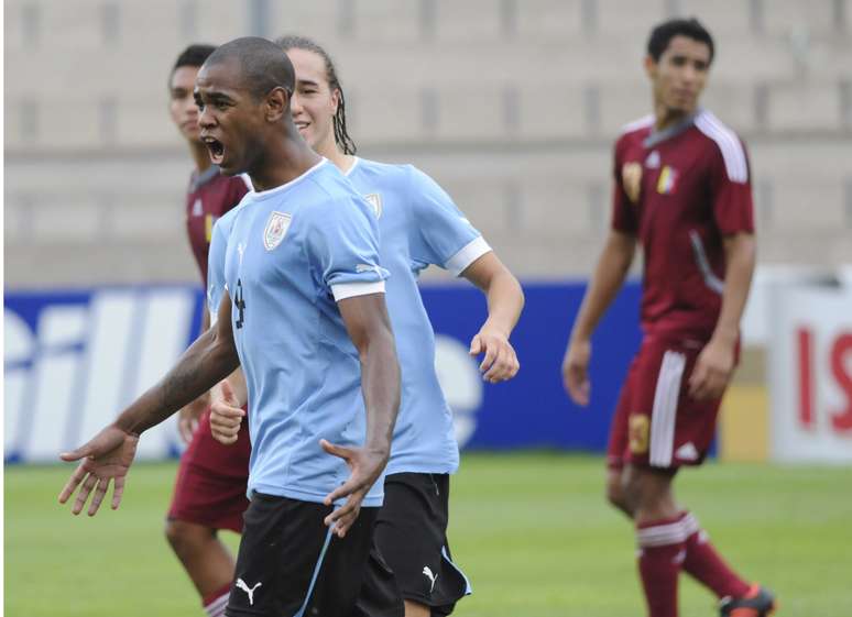 Empate por 2 a 2 garantiu uruguaios no hexagonal final; Venezuela é lanterna da chave