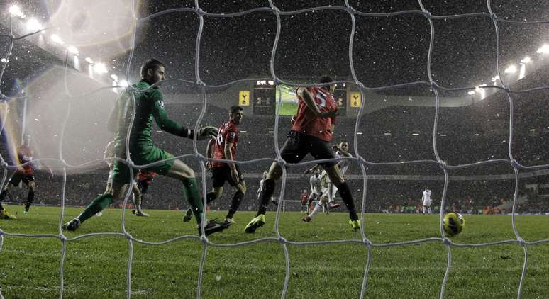 Dempsey fez o gol de empate do Tottenham no fim do jogo