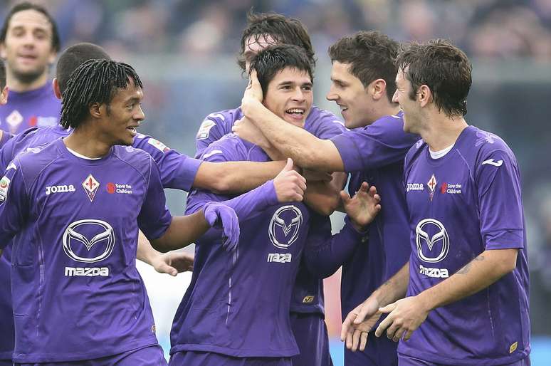 Roncaglia comemora gol do meio de campo; Fiorentina e Napoli ficaram no 1 a 1 