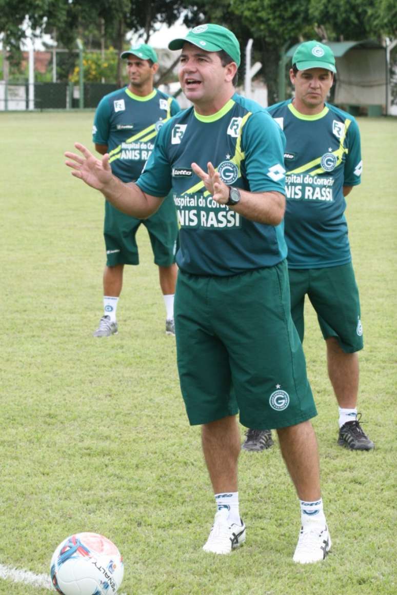 Enderson ainda não definiu time do Goiás para pegar o Vila Nova