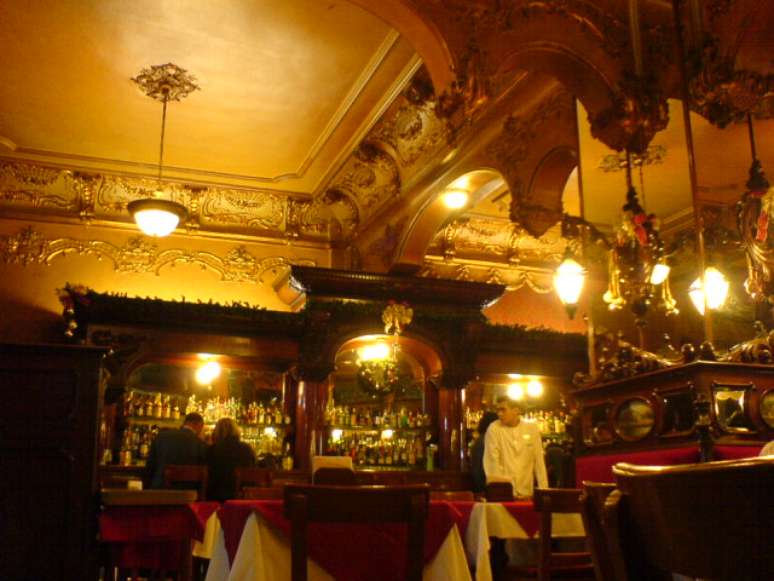 O La Opera é, provavelmente, o bar mais famoso da Cidade do México e um dos bons lugares para se beber tequila na capital
