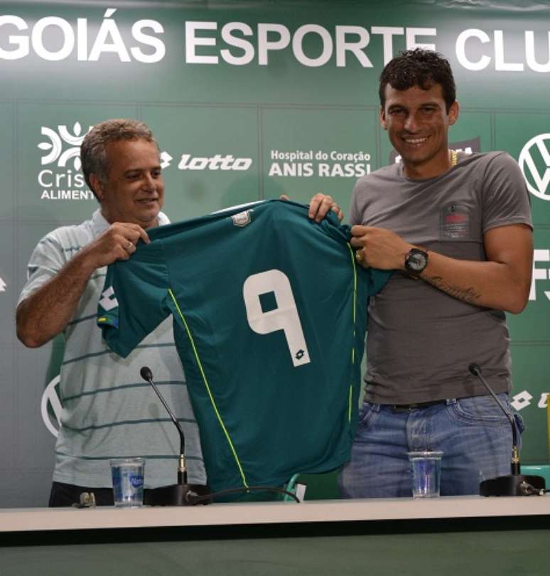 <p>Neto Baiano deixou o Kashiwa Reysol e se transferiu ao Goiás em janeiro</p>