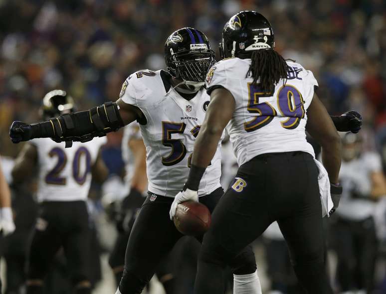 Jogadores do Baltimore Ravens comemoram a vitória