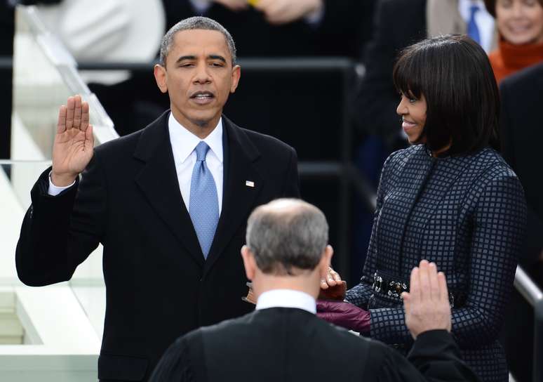 <p>Obama faz juramento durante a cerimônia de posse para seu segundo mandato</p>