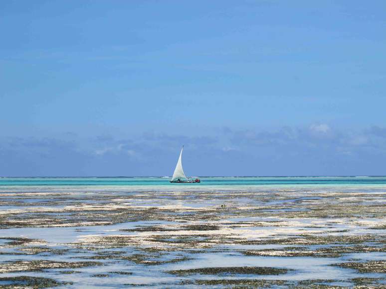 Além de ter sol quase o ano todo, a&nbsp;ilha de Zanzibar, na Tanzânia, tem uma arquitetura antiga e belas praias