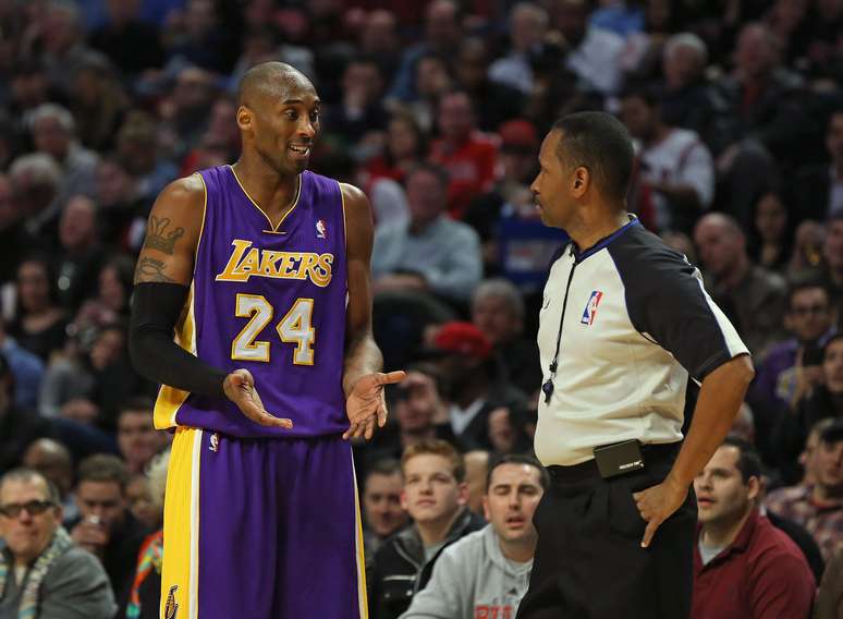 Kobe Bryant não conseguiu evitar novo tropeço dos Lakers