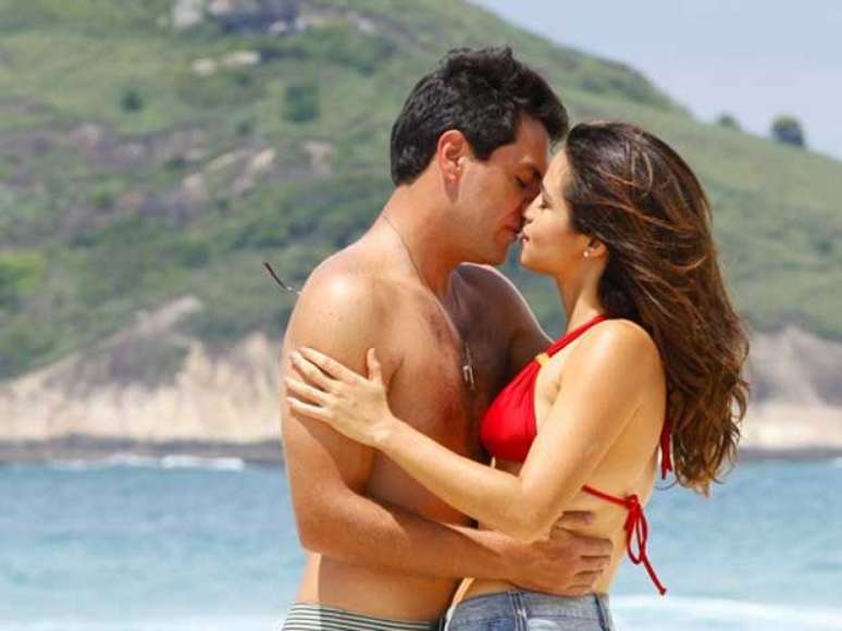 Casal central da novela viverá dia tranquilo no capítulo desta sexta-feira