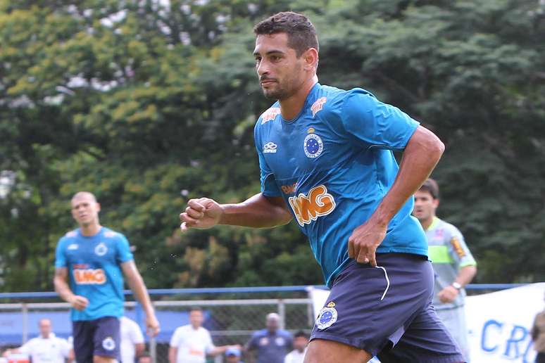 Diego Souza ainda não sabe se poderá estrear contra o Atlético-MG