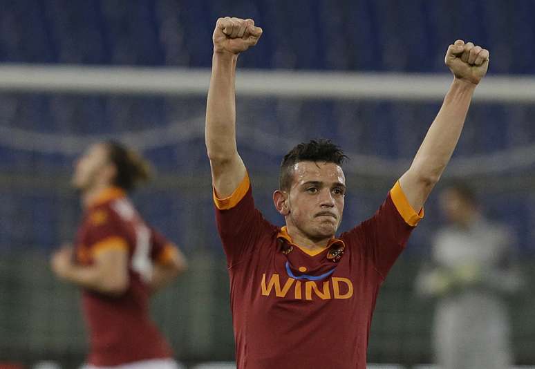 Florenzi comemora gol feito após bom cruzamento de Ivan Piris; a Roma derrotou a Inter de Milão em casa e saiu em vantagem na semifinal da Copa da Itália