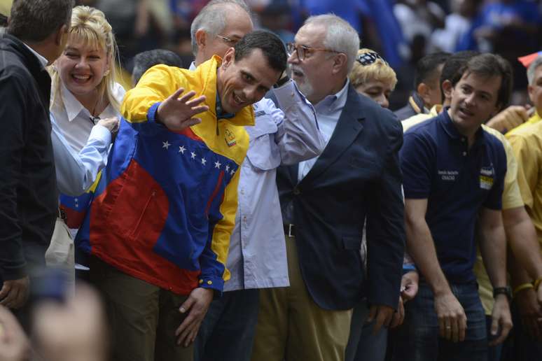 Capriles participou de&nbsp;um ato organizado pela oposição por ocasião do 55º aniversário do final da ditadura de Marcos Pérez Jiménez