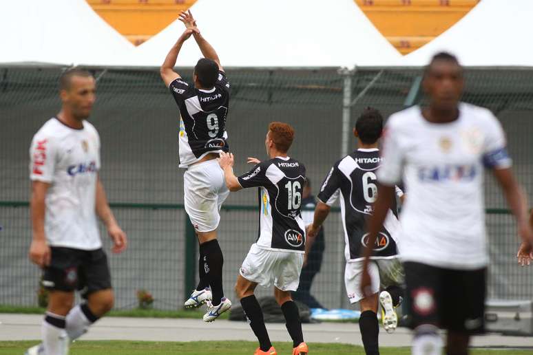 A Ponte Preta contou com um gol de pênalti de William aos 43min do segundo tempo e venceu o Corinthians por 1 a 0 no Pacaembu, nesta quarta-feira, pela segunda rodada do Campeonato Paulista