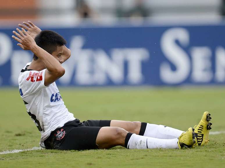 Zizao foi titular, mas não conseguiu ajudar o Corinthians a vencer nesta quarta