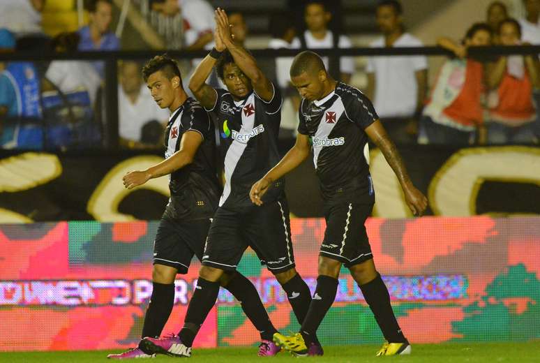 Após sofrer primeiro gol, Bernardo e Carlos Alberto comandaram reação do Vasco