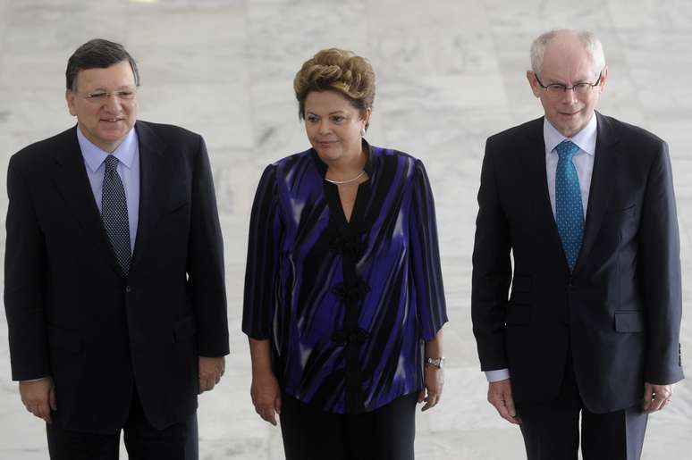 O presidente da Comissão Europeia, José Manuel Durão Barroso (esq.), a presidenta Dilma Rousseff e o presidente do Conselho Europeu, Herman Van Rompuy