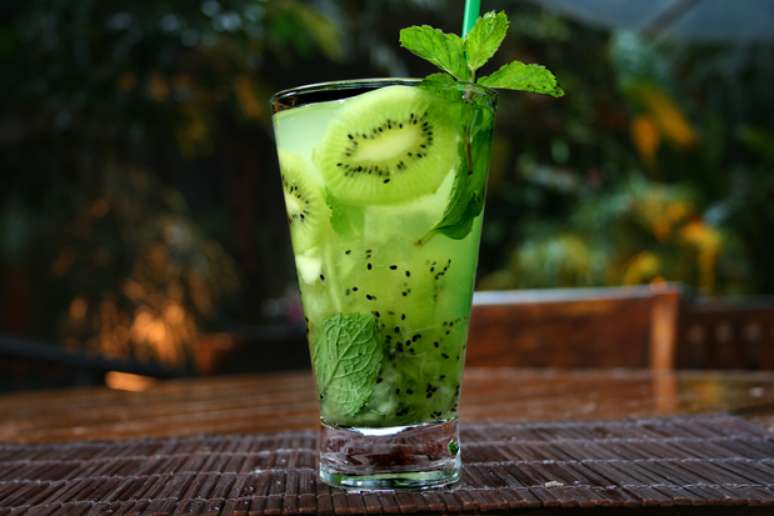 Com hortelã e kiwi, a caipiroska paulista tem frescor e leveza