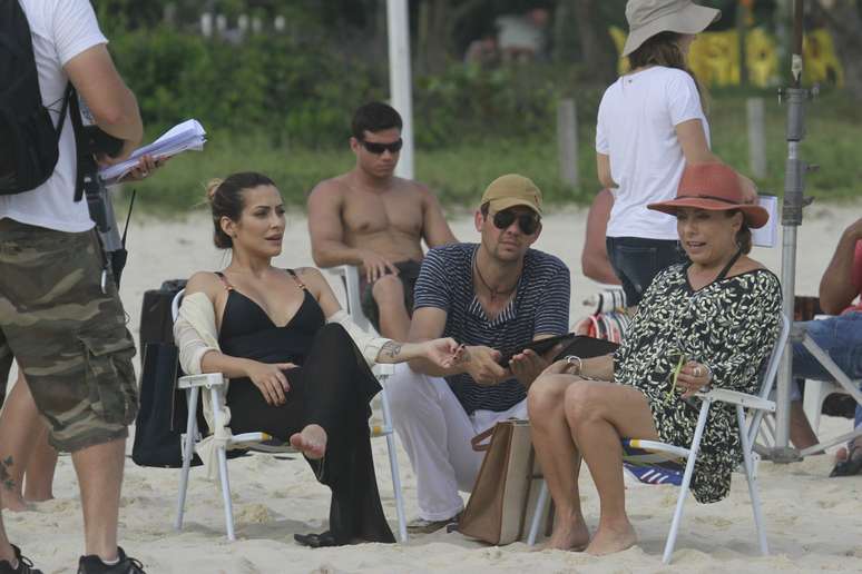 Atrizes durante filmagens para 'Salve Jorge' na praia de Recreio dos Bandeirantes&nbsp;
