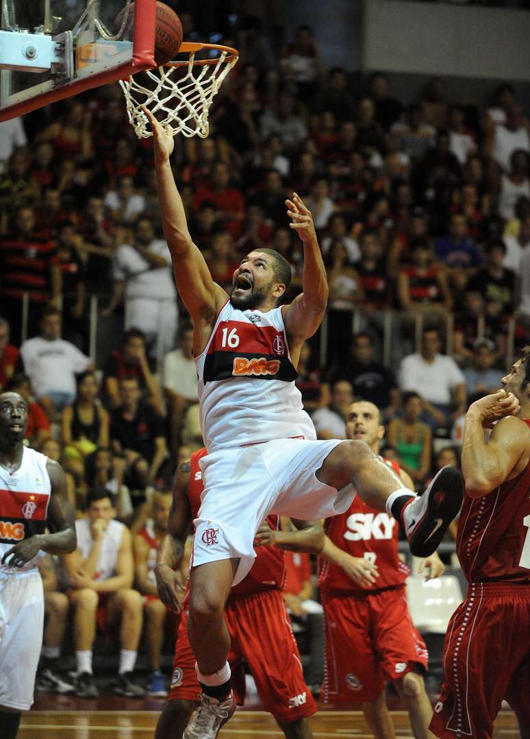 Na reedição da última final, Flamengo vence o São Paulo na estreia do NBB, nbb