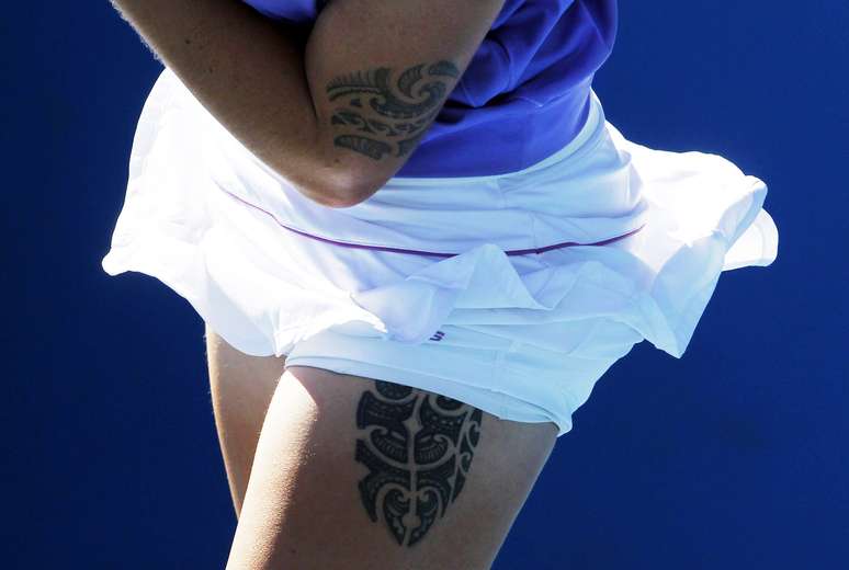 O Aberto da Austrália chegou ao fim neste domingo, com Novak Djokovic conquistando o título masculino de simples sobre Andy Murray. No entanto, certamente há imagens que muita gente não viu ao longo das últimas duas semanas em Melbourne - como as tatuagens da jovem checa Karolina Pliskova, 20 anos, eliminada logo na primeira rodada pela grega Eleni Daniilidou. Confira, a seguir, imagens curiosas e inusitadas do primeiro Grand Slam da temporada de 2013: