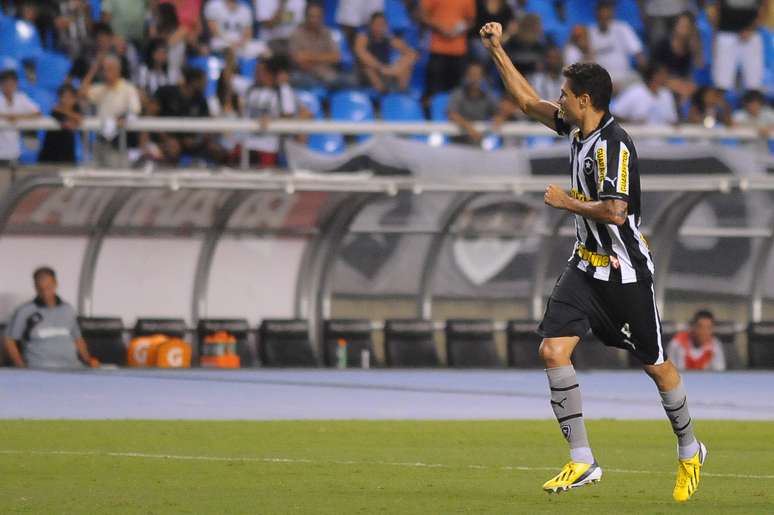 Botafogo saiu em desvantagem e conseguiu o gol de empate na segunda etapa, com Bolívar (foto)
