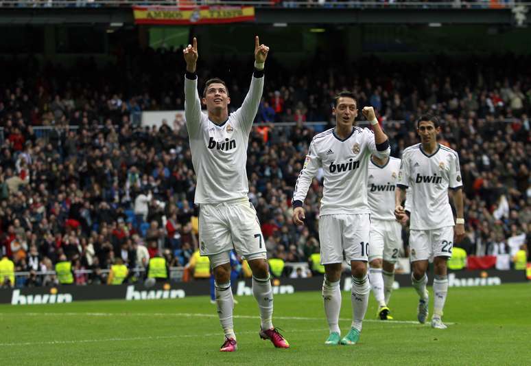 Cristiano Ronaldo brilhou no segundo tempo e marcou três gols na goleada do Real Madrid