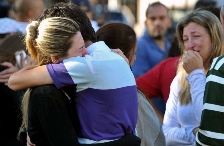 Famílias choram a perda de parentes na tragédia que deixou mais de 200 mortos